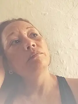 Snapshot of marinita13 chatting on January 6, 3:05 pm marinita13 online show from January 6, 3:05 pm