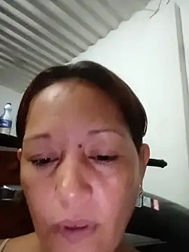 Snapshot of marinita13 chatting on February 14, 2:08 am marinita13 online show from February 14, 2:08 am