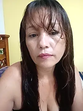 Snapshot of marinita13 chatting on February 18, 12:50 am marinita13 online show from February 18, 12:50 am