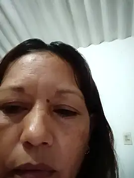 Snapshot of marinita13 chatting on February 21, 1:50 am marinita13 online show from February 21, 1:50 am