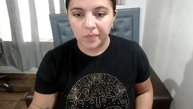 Snapshot of sarah_aguilar chatting on May 21, 3:19 pm sarah aguilar online show from May 21, 3:19 pm