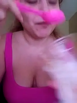 Theredcorazon online show from April 3, 12:30 am