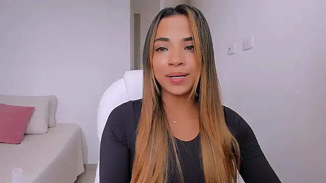 Snapshot of Chloe_Rain chatting on December 14, 9:08 pm Chloe Rain online show from December 14, 9:08 pm