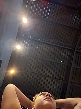 Chloe Leaozinho online show from February 16, 4:03 pm