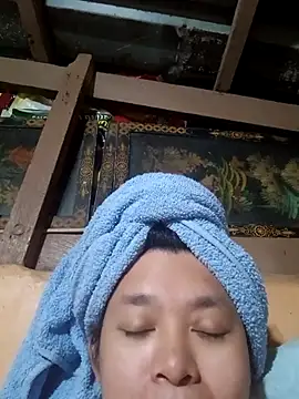 Snapshot of Ts-yoshi chatting on January 9, 8:06 am Ts-yoshi online show from January 9, 8:06 am