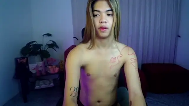Snapshot of xAsianHotCum69x chatting on April 23, 4:24 am xAsianHotCum69x online show from April 23, 4:24 am