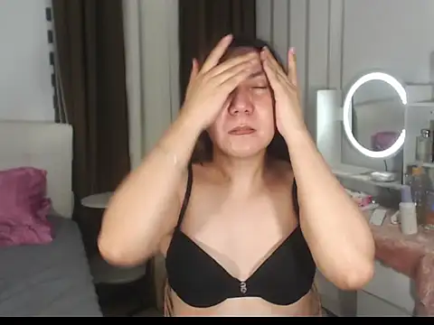 stellahugeX online show from February 21, 8:10 pm