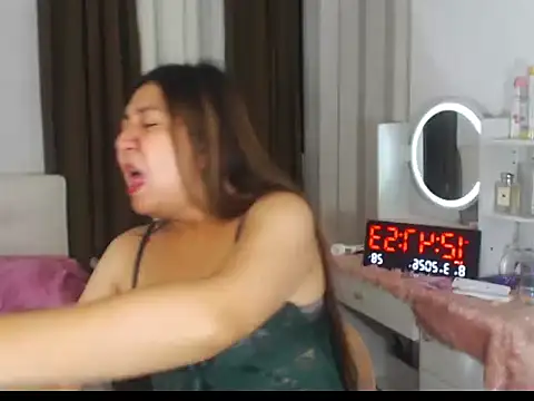 stellahugeX online show from March 7, 4:48 pm