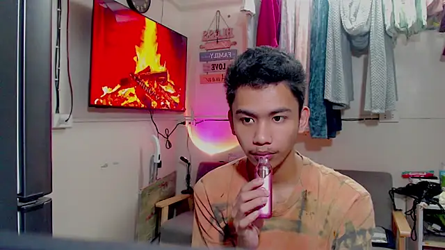Demure Asian143 online show from August 6, 4:58 am