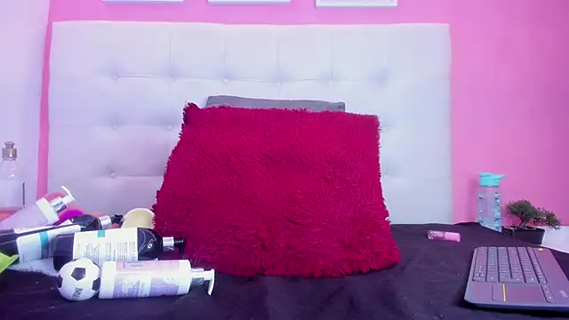Snapshot of Willow_Wright chatting on May 15, 2:02 pm Willow Wright online show from May 15, 2:02 pm