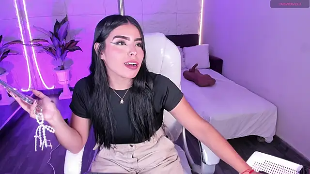 LovelyEyesx online show from December 22, 5:10 pm