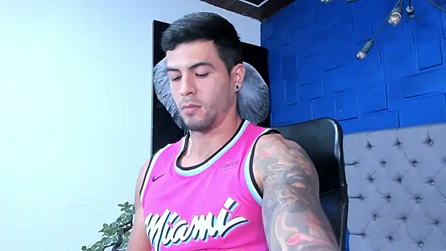 andres-clark92 online show from November 7, 5:57 pm