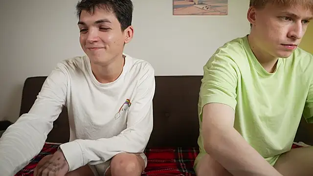 Snapshot of MattyandAiden chatting on December 17, 6:47 pm MattyandAiden online show from December 17, 6:47 pm