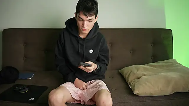 Snapshot of MattyandAiden chatting on February 19, 6:04 pm MattyandAiden online show from February 19, 6:04 pm