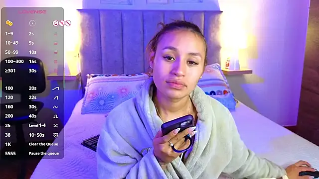 juliana-mancini online show from October 26, 5:52 pm