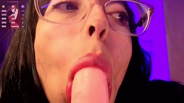 Snapshot of Miranda_sexlove_ chatting on July 19, 4:27 am Miranda sexlove online show from July 19, 4:27 am