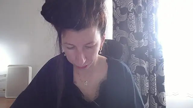 Snapshot of RosieHayes chatting on November 26, 8:37 am RosieHayes online show from November 26, 8:37 am