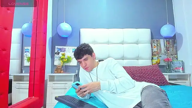 Matteo12  online show from November 2, 2:47 am