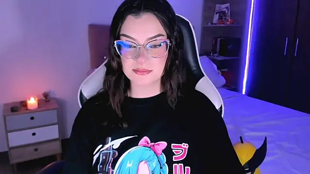 Snapshot of OphelianaRose33 chatting on October 11, 8:29 pm OphelianaRose33 online show from October 11, 8:29 pm