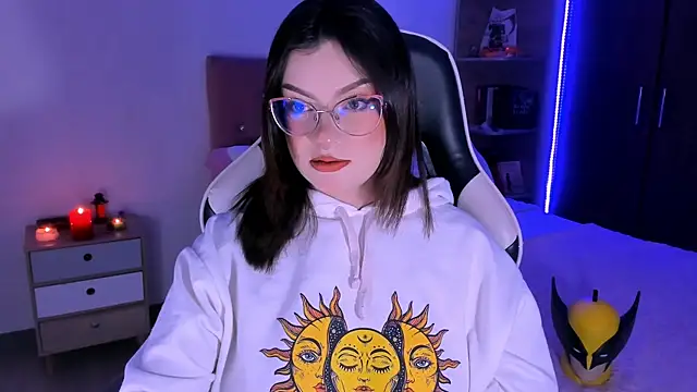 Snapshot of OphelianaRose33 chatting on November 25, 10:32 pm OphelianaRose33 online show from November 25, 10:32 pm