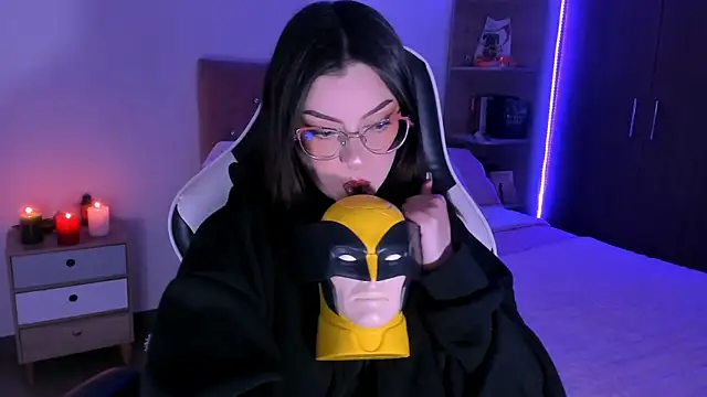 Snapshot of OphelianaRose33 chatting on November 28, 11:07 pm OphelianaRose33 online show from November 28, 11:07 pm