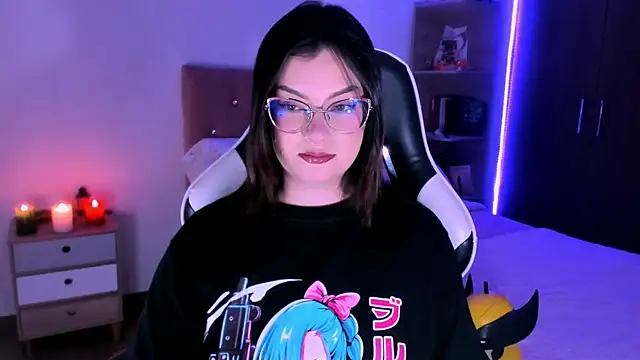 Snapshot of OphelianaRose33 chatting on November 30, 9:19 pm OphelianaRose33 online show from November 30, 9:19 pm