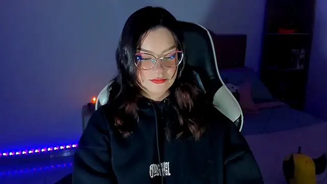 OphelianaRose33 online show from April 17, 8:01 pm