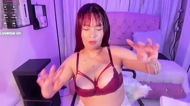 Snapshot of Jolie_price chatting on May 23, 3:12 am Jolie price online show from May 23, 3:12 am