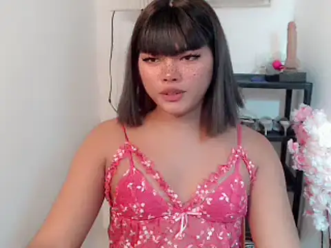 Snapshot of FROXXX21 chatting on June 6, 5:17 pm FROXXX21 online show from June 6, 5:17 pm