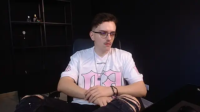 Snapshot of FelixStarkk chatting on June 5, 4:52 am FelixStarkk online show from June 5, 4:52 am