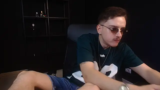 Snapshot of FelixStarkk chatting on June 8, 5:08 am FelixStarkk online show from June 8, 5:08 am