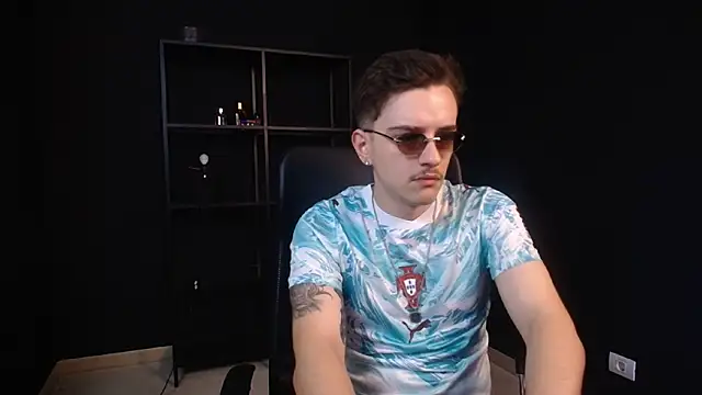 Snapshot of FelixStarkk chatting on June 27, 4:50 am FelixStarkk online show from June 27, 4:50 am