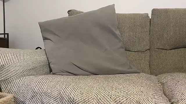 That English Rose  online show from February 6, 5:23 am