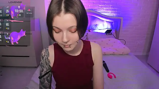 Snapshot of MiraVelle chatting on July 19, 7:28 pm MiraVelle online show from July 19, 7:28 pm