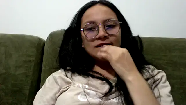 Snapshot of katalina07_1 chatting on July 8, 12:04 am katalina07 1 online show from July 8, 12:04 am