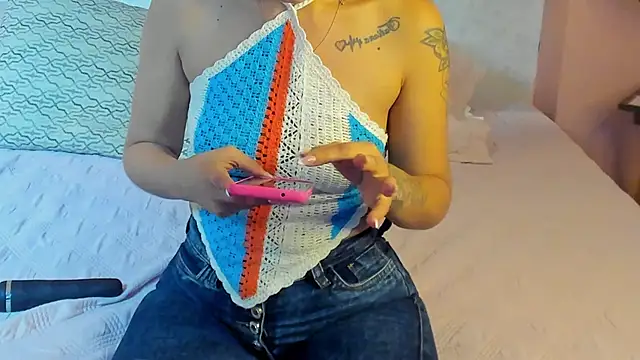 Snapshot of Emilly_Beaumont chatting on September 18, 1:24 pm Emilly Beaumont online show from September 18, 1:24 pm