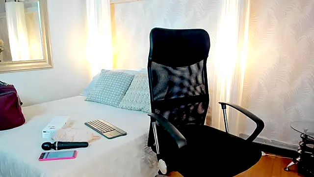 Snapshot of Emilly_Beaumont chatting on October 11, 10:58 am Emilly Beaumont online show from October 11, 10:58 am