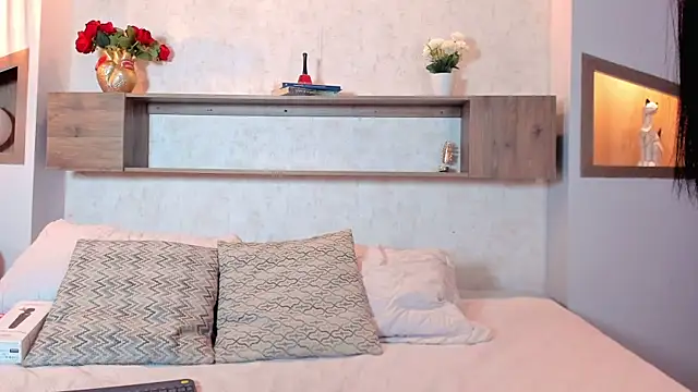 Snapshot of Emilly_Beaumont chatting on November 21, 12:15 pm Emilly Beaumont online show from November 21, 12:15 pm