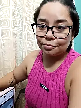 Snapshot of saenz_eymi chatting on May 1, 6:23 pm saenz eymi online show from May 1, 6:23 pm