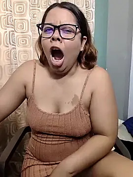 Snapshot of saenz_eymi chatting on May 2, 6:13 pm saenz eymi online show from May 2, 6:13 pm