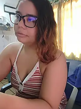 Snapshot of saenz_eymi chatting on July 13, 3:26 pm saenz eymi online show from July 13, 3:26 pm