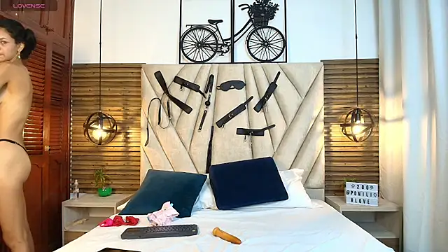 Snapshot of Cinthiabaker chatting on November 8, 11:32 am Cinthiabaker online show from November 8, 11:32 am