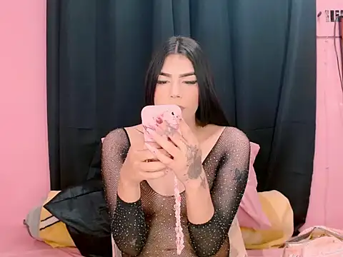 Snapshot of _crystal23_ chatting on October 11, 4:44 am  crystal23  online show from October 11, 4:44 am