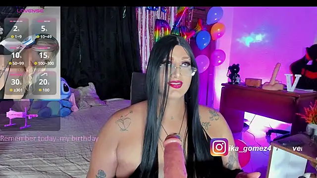 Snapshot of Sweetveronik_44 chatting on June 6, 4:50 am Sweetveronik 44 online show from June 6, 4:50 am
