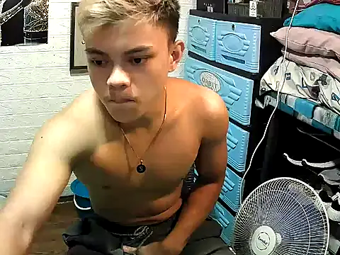 Snapshot of Pinoy_slutcummer69 chatting on November 15, 8:33 am Pinoy slutcummer69 online show from November 15, 8:33 am