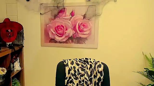 Snapshot of TwoBigSuns chatting on October 13, 12:27 pm TwoBigSuns online show from October 13, 12:27 pm