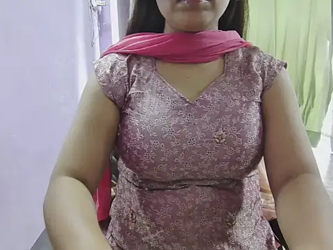 Snapshot of Naina_007 chatting on September 22, 6:59 am Naina 007 online show from September 22, 6:59 am