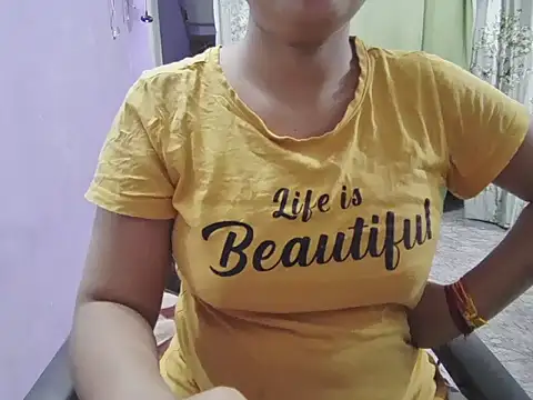 Snapshot of Naina_007 chatting on September 23, 5:38 pm Naina 007 online show from September 23, 5:38 pm