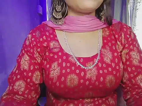 Snapshot of Naina_007 chatting on October 10, 6:45 am Naina 007 online show from October 10, 6:45 am