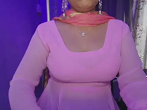 Snapshot of Naina_007 chatting on October 28, 10:19 am Naina 007 online show from October 28, 10:19 am